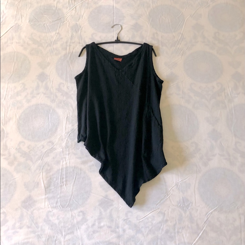 Oh My Gauze! Black Allie sleeveless V-neck tunic length tank top, size 1.